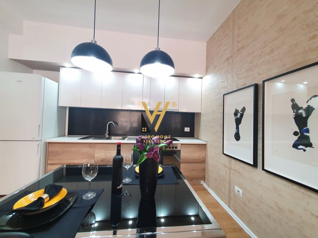 AFFITTASI APPARTAMENTO 1+1+VERANDA A 21 DICEMBRE 700 EURO