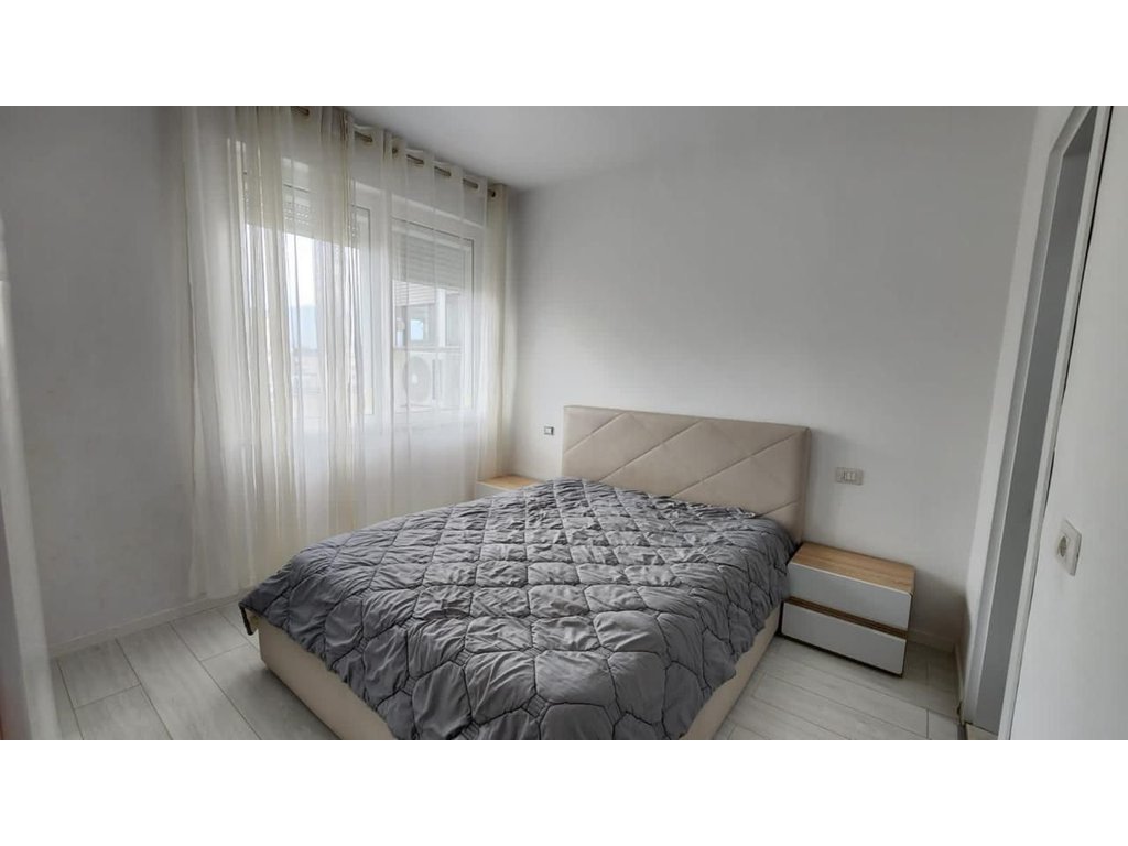 Jepet me qira apartament 2+1 pranë Shkollës së Baletit