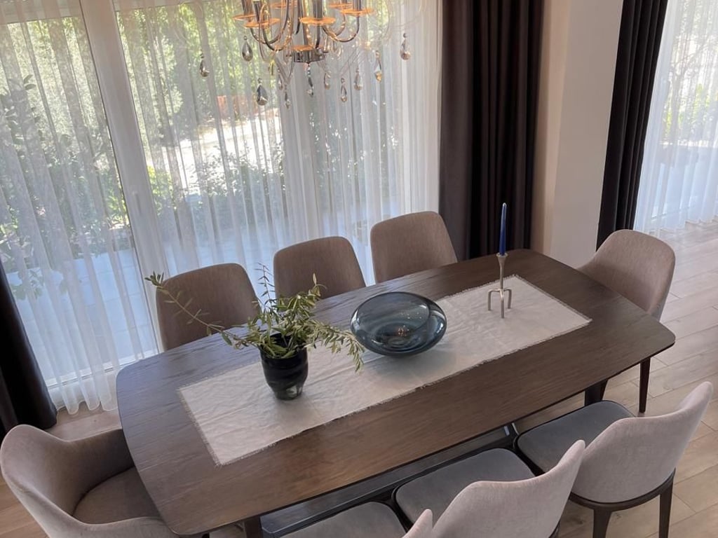 Tirana, in affitto Villa con Piscina Kodra e Diellit Residence 2, 200 m² 2300 Euro affitto o 660.000 Euro vendita