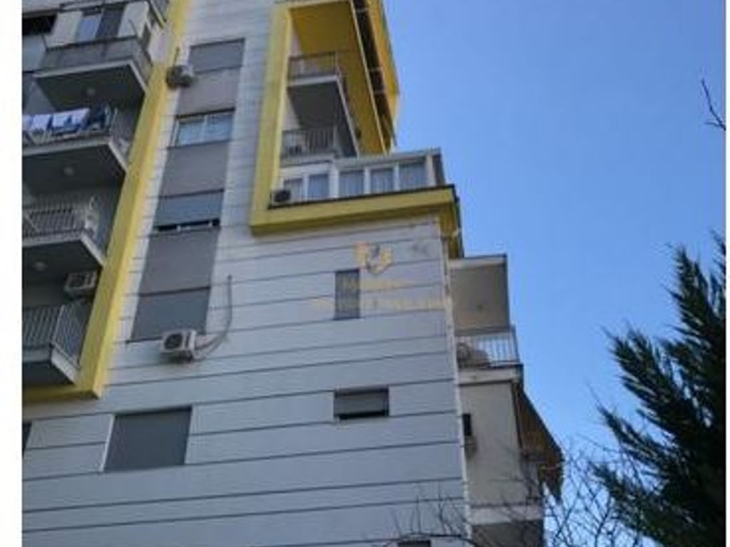 Shitet apartament 2+1 tek rr Ndre Mjeda , ish parku 