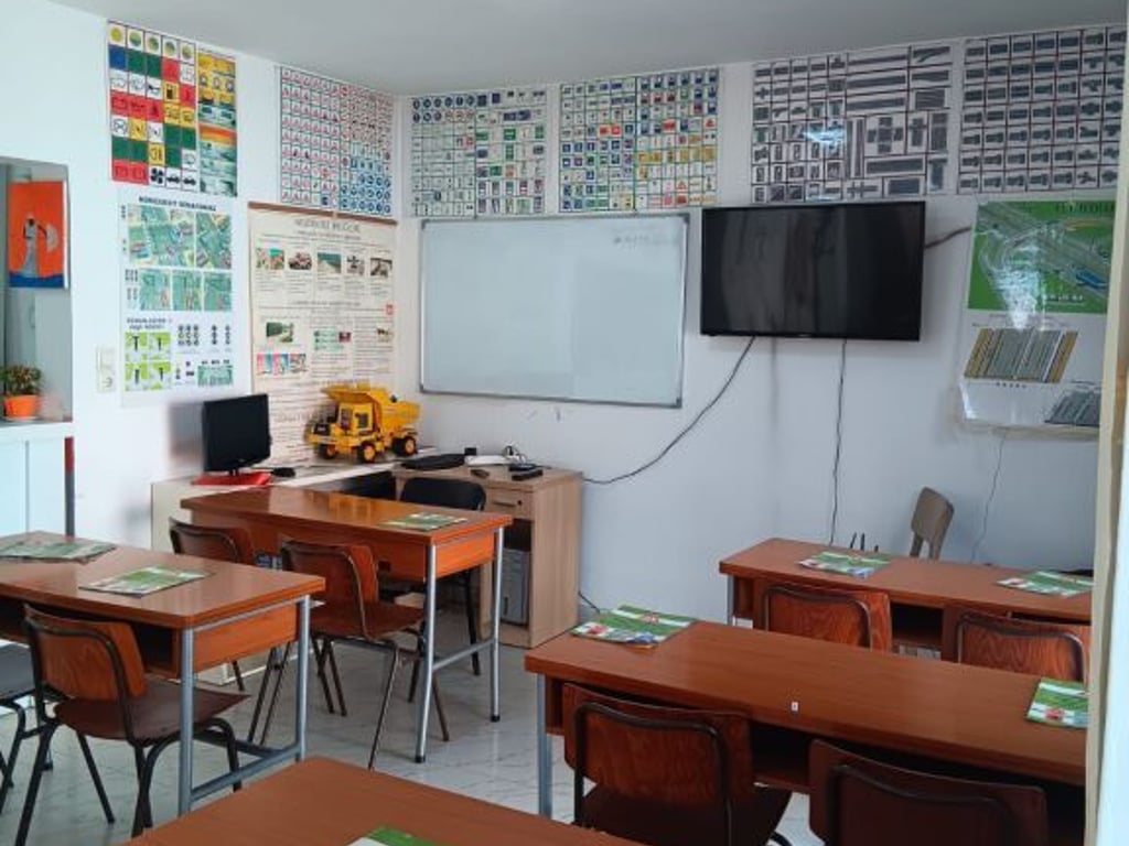 Shitet Apartament 1+1 Tregu Elektrik 