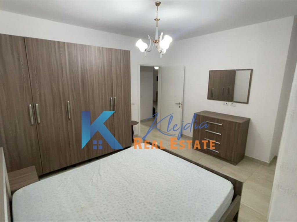 Apartament 2+1 per qira te Komuna e Parisit