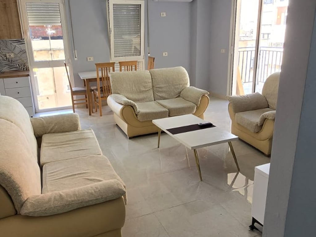 2+1 in VENDITA in Via Haxhi Hysen Dalliu, vicino alla Procura.