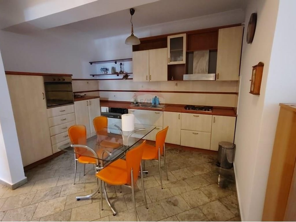 Appartamento in affitto 2+1+2 Via Kavajë.