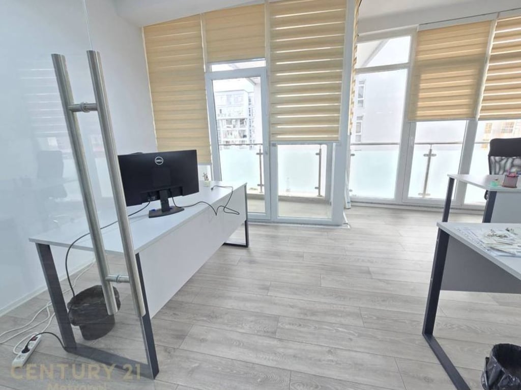 🏢 Japim Zyrë me Qira – Komuna e Parisit, Kika 2