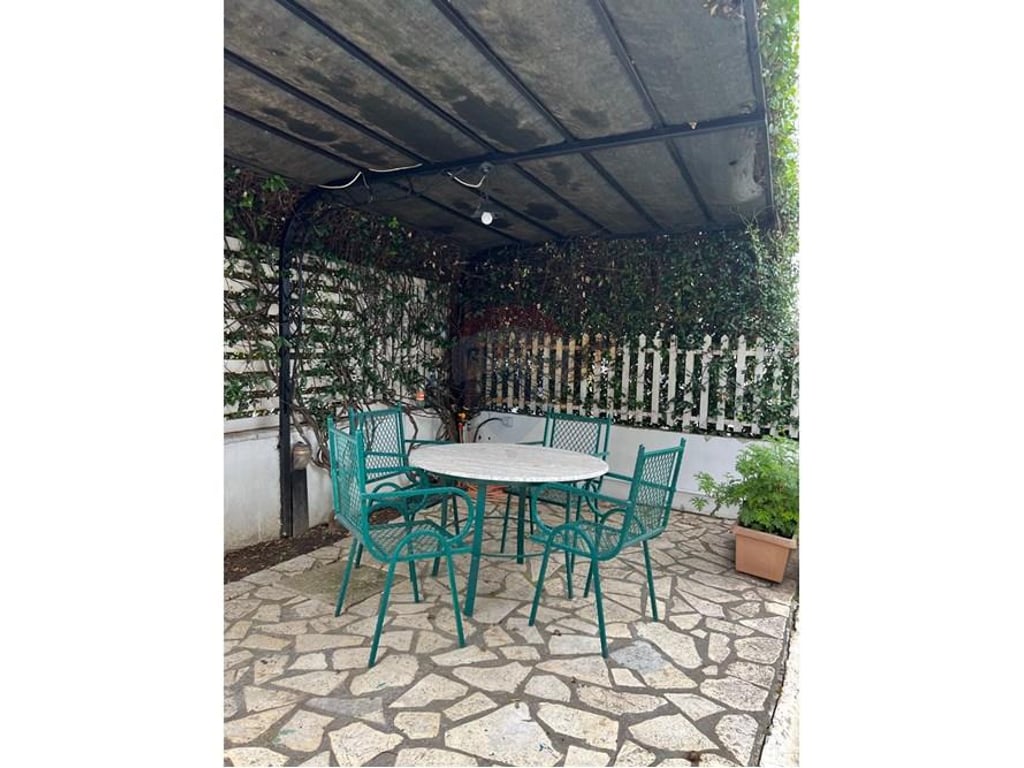 Jepet me qera vile prane Teg