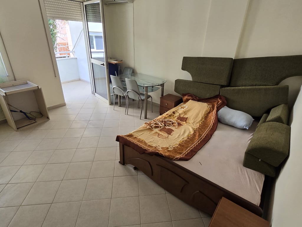 Shitet, Garsoniere, Shkembi i Kavajes, Durres
