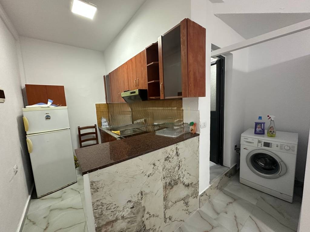 Affittasi appartamento 1+1 presso il Capital Restaurant, Via di Kavaja! 430 € /Mese