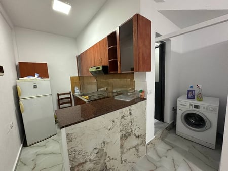 Affittasi appartamento 1+1 presso il Capital Restaurant, Via di Kavaja! 430 € /Mese