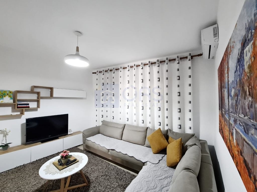 A private one-story house is for rent at Pazari i Ri.