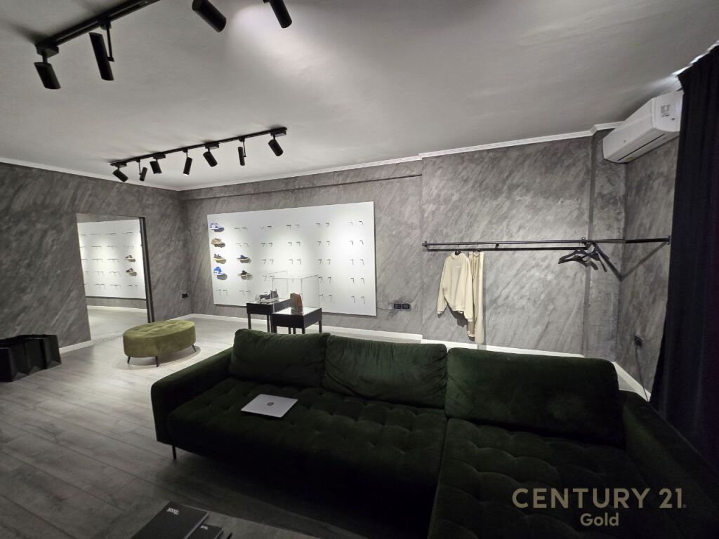 Office/Apartment for sale near the New Bazaar!