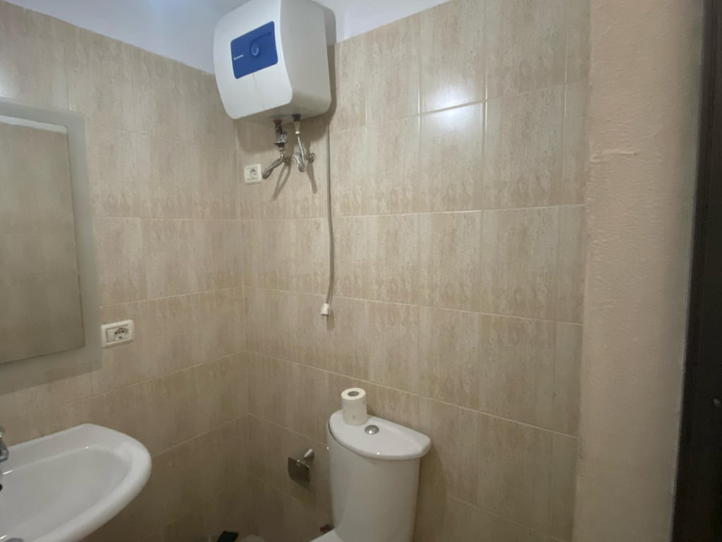 Ambient Biznesi me qira tek rruga e kavajes