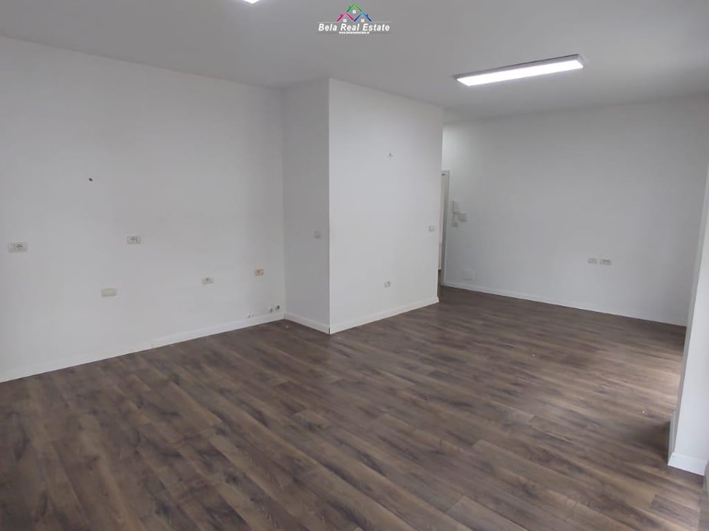 Zyre me qera 2+1 Tek Komuna e Parisit (ID BZ2407) Tirane.