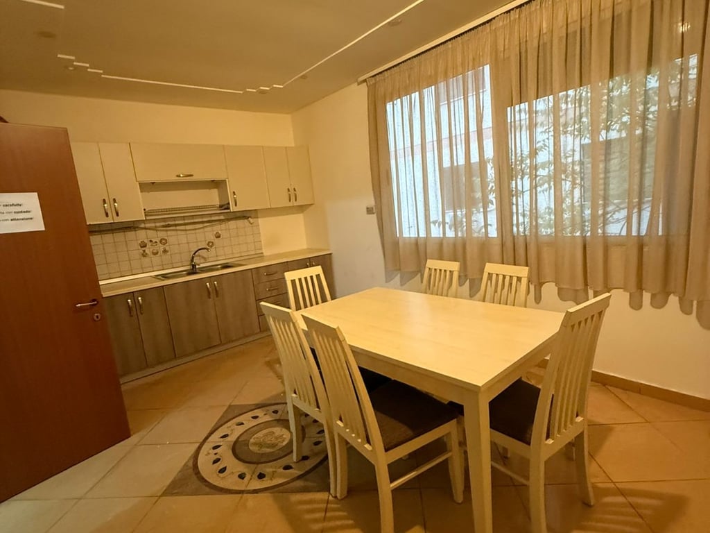 Ambient per zyra 5+1+2 ne Bllok