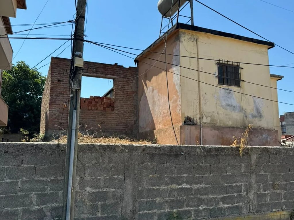 🔥Okazion🔥 ‼️Mundesi jetese ne nje zone shume te mire ‼️  🔥Shitet truall +plus shtepi te vjeter shume afer shkolles "Rilindja",Kavaje🔥