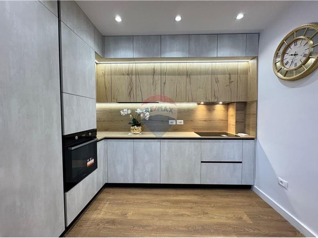 Shitet Apartament 2+1