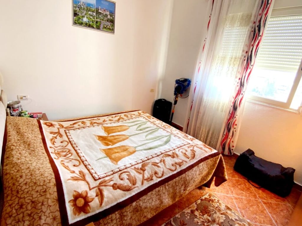 🔥Shitet apartament 2+1 ne nje zone shume te frekuentuar,pak metra nga shetitorja,Kavaje🔥