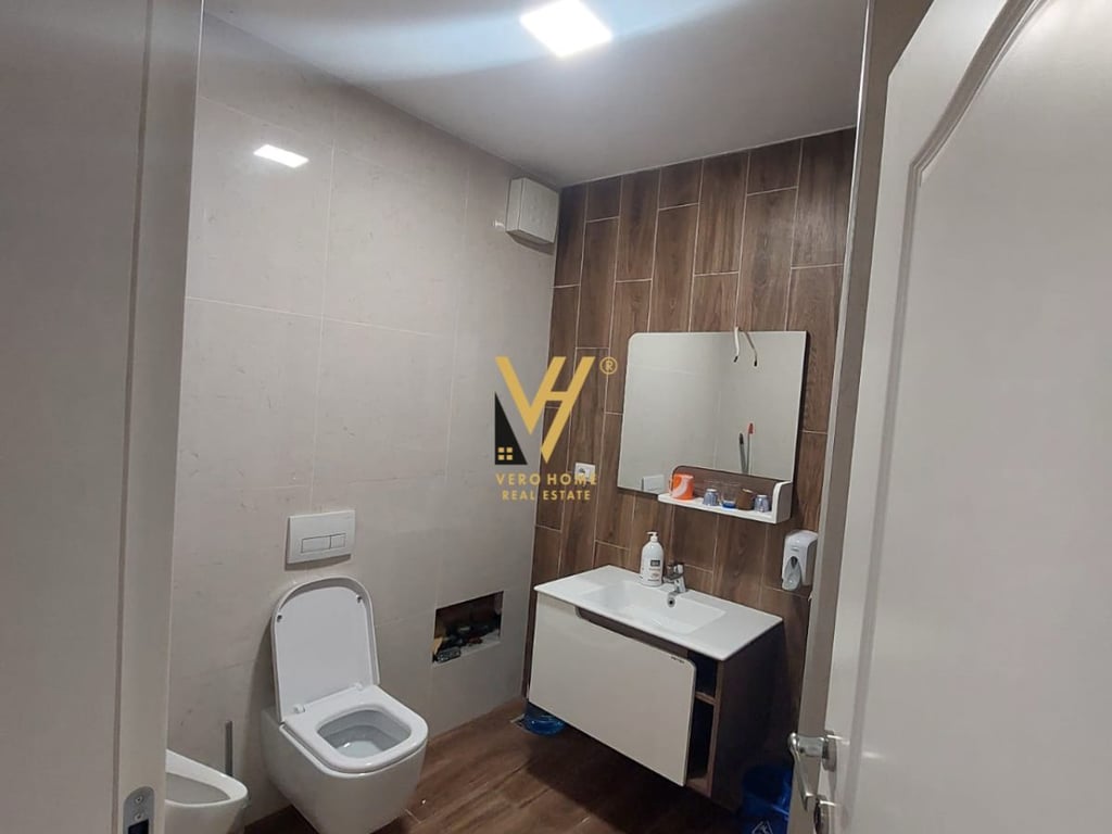 BUSINESS SPACE OF 96 M2 FOR RENT ON DIBRA STREET 60,000 LEK