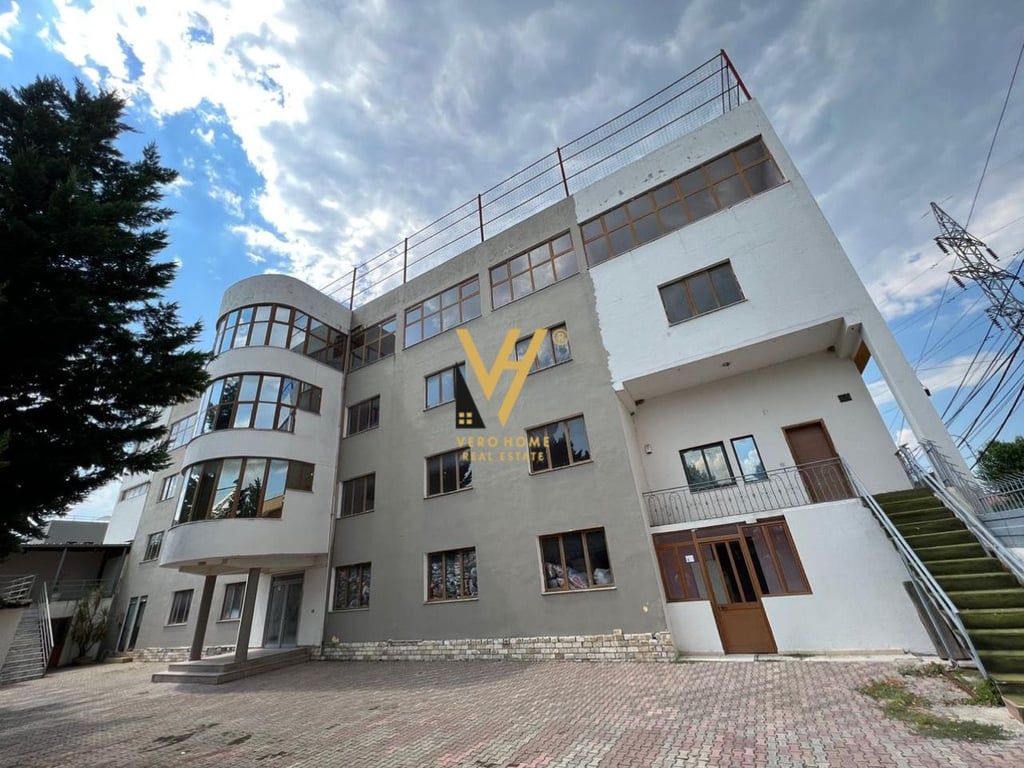 SI AFFITTO UN'ATTIVITÀ COMMERCIALE DI 4 PIANI A MEZEZ A 5.000 EURO.