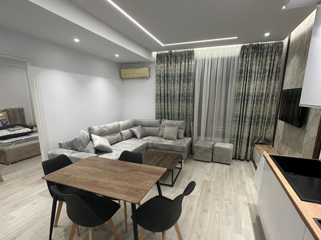 Affittasi Appartamento 1+1, Zogu i Zi vicino a Tirana Bank Prezzo: 650 mila lekë