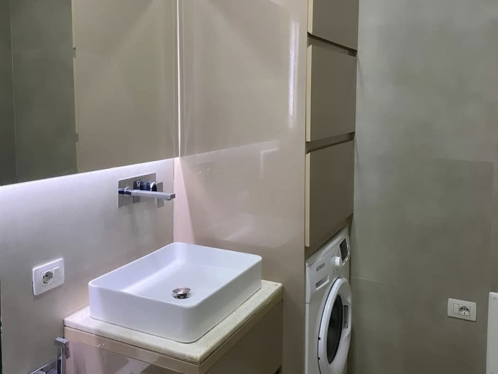 Shitet apartment ne rrugen gramoz pashko 