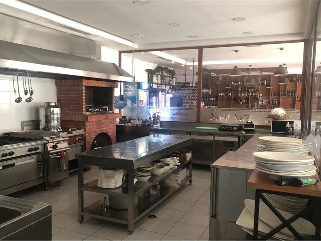 AMBIENT KOMERCIAL PER QIRA NE BLLOK