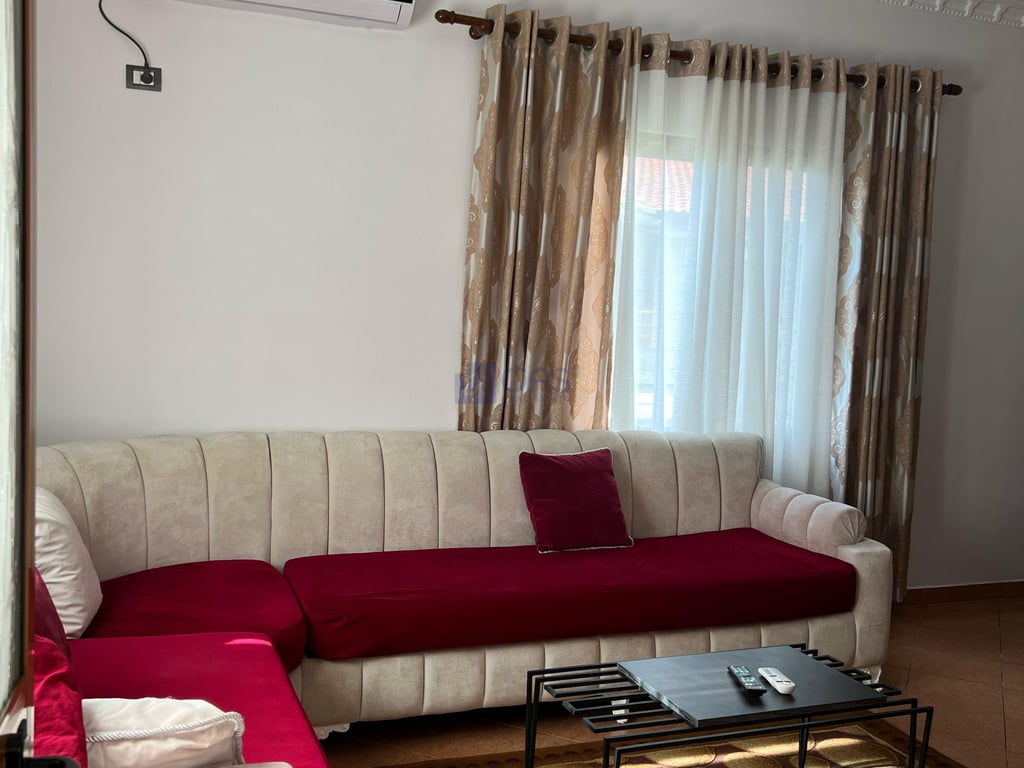 A 2+1 apartment with parking is for rent at Siri Kodra 450.