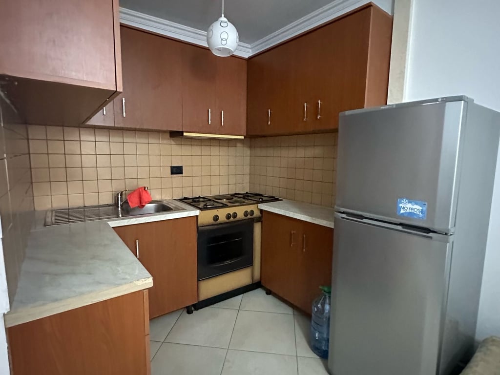 Apartament 2+1 me qira tek shkolla vasil shanto