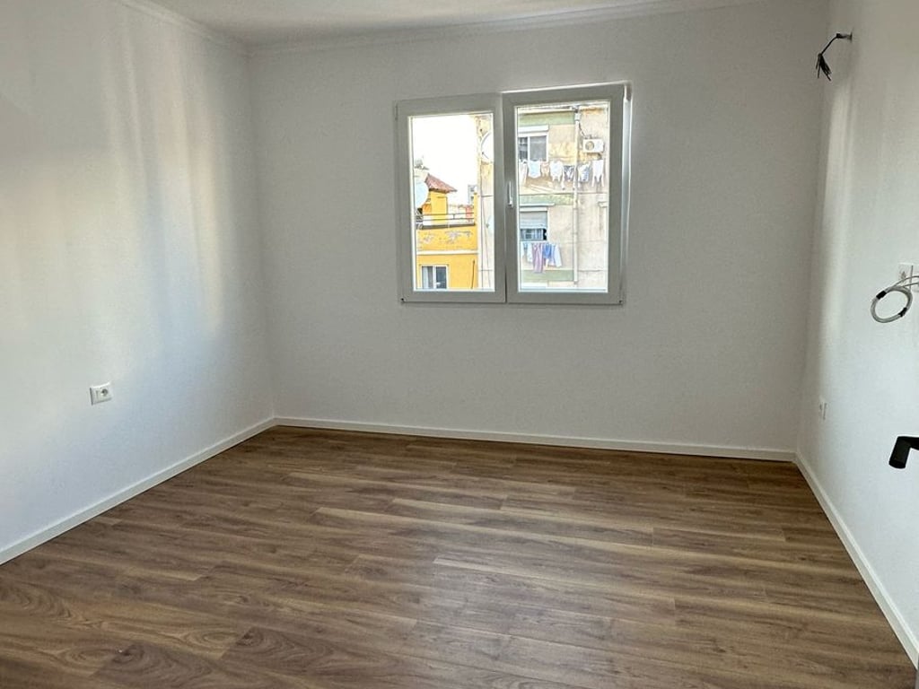 2+1 per SHITJE te Ish Parku i Autobuzave