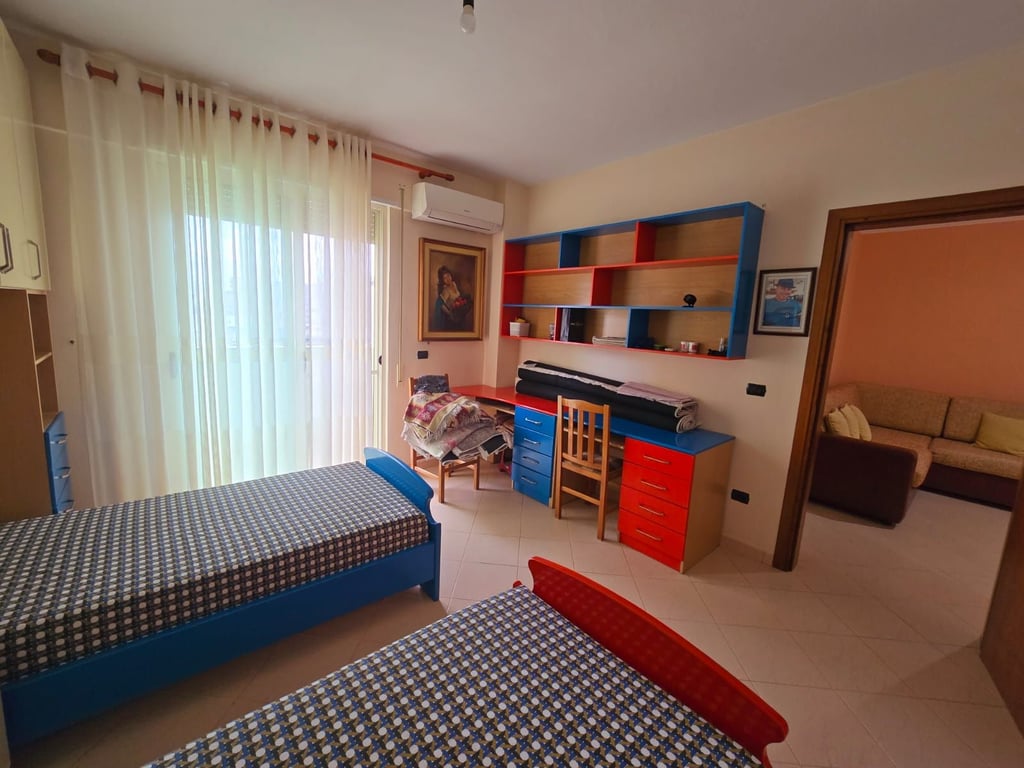 AFFITTASI SUPER APPARTAMENTO 2+1+2 VICINO ALLA DIREZIONE DI POLIZIA DI DURAZZO