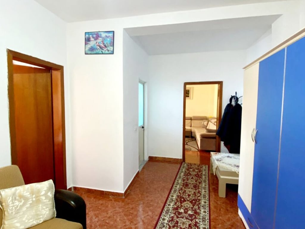 🔥Shitet apartament 2+1 ne nje zone shume te frekuentuar,pak metra nga shetitorja,Kavaje🔥
