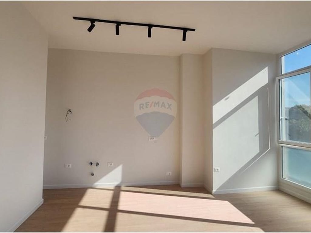 Shitet Apartament 1+1 tek Stacioni i Trenit!
