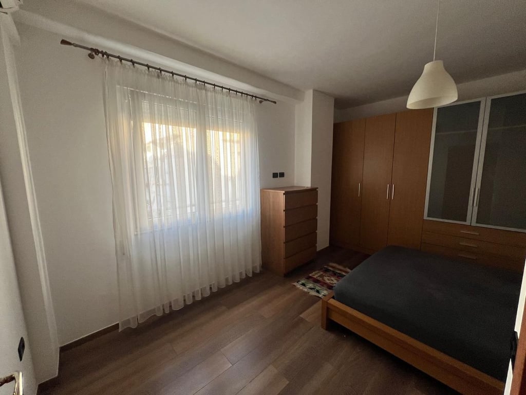 Affittasi appartamento 2+1 a Kodra e Diellit.