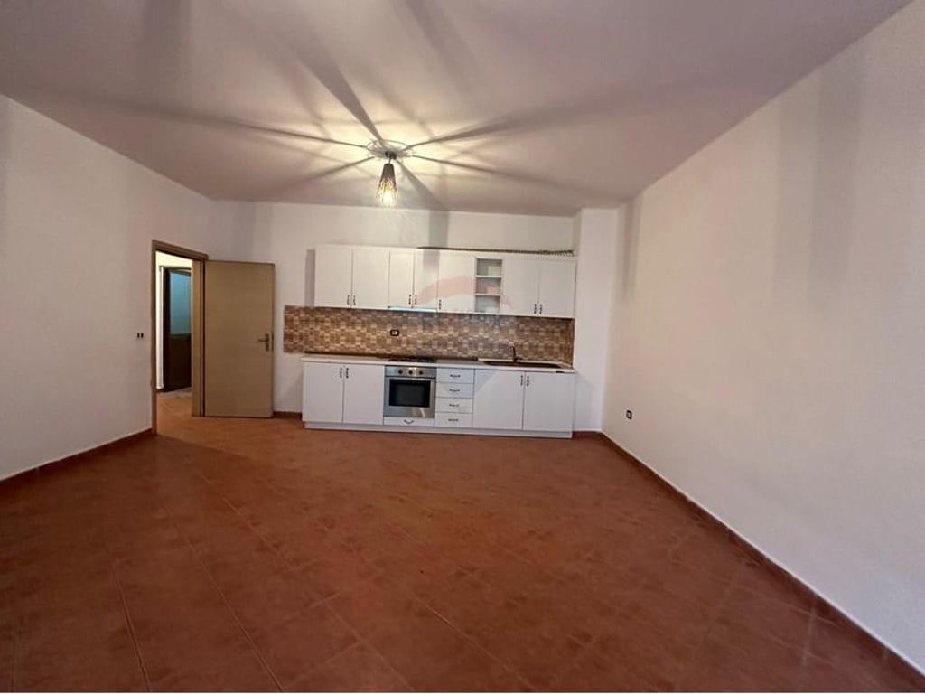 Shitet apartament 2+1 ne Yzberisht