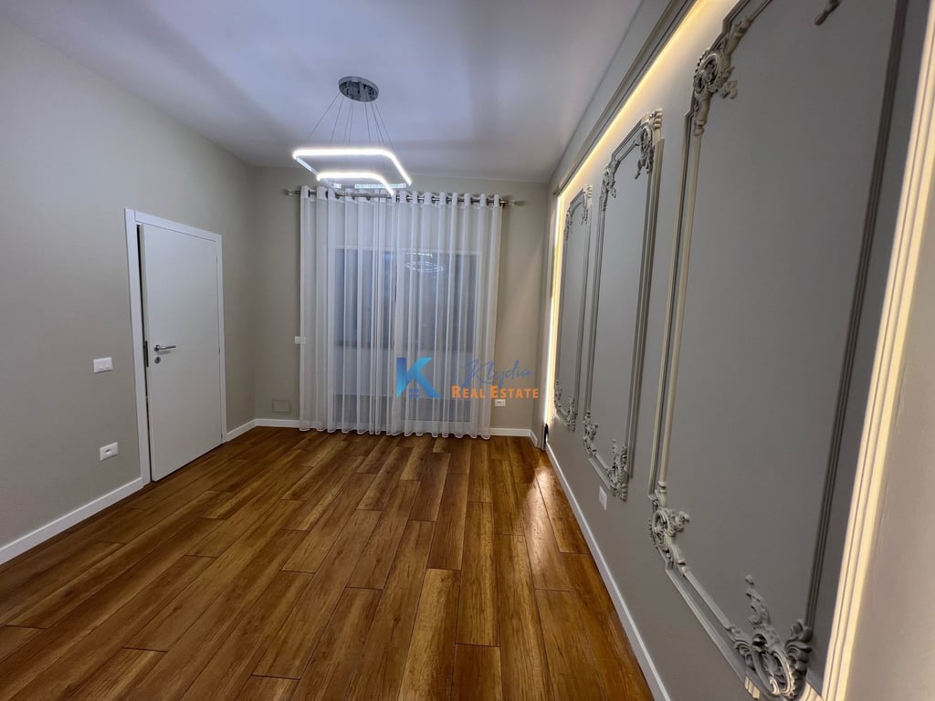 1+1 per SHITJE te Rruga e Kavajes