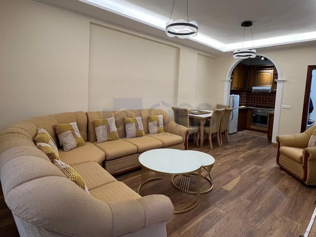 Apartment 1+1 for rent at Pazari i Ri 600 euros.