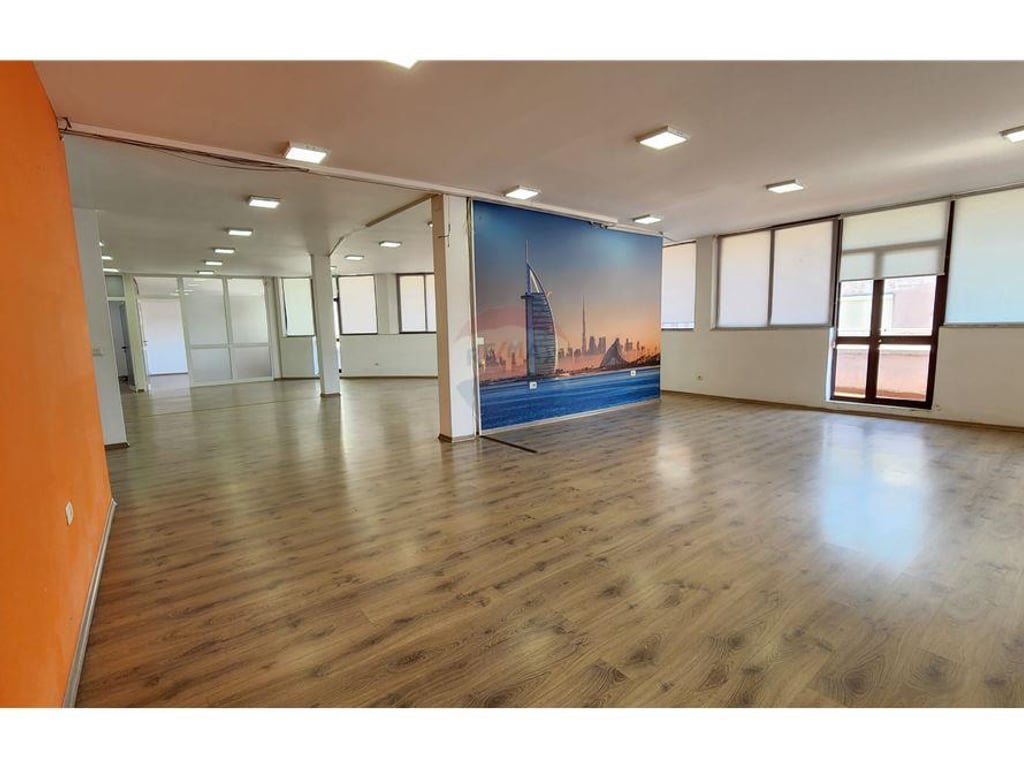 Ambient per Zyra me Qera, Bllok