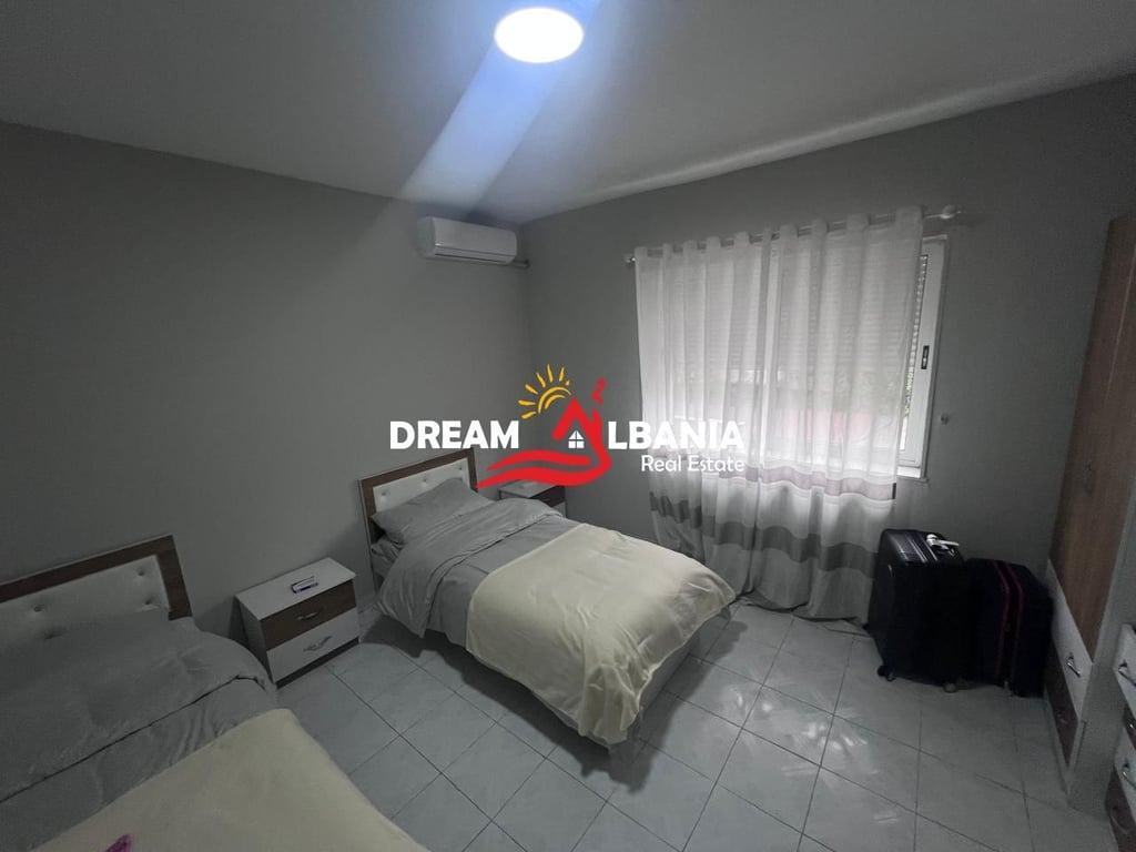  Apartament me qera 2+1 në Komunën e Parisit – Mobilim bashkëkohor dhe vendndodhje ideale!