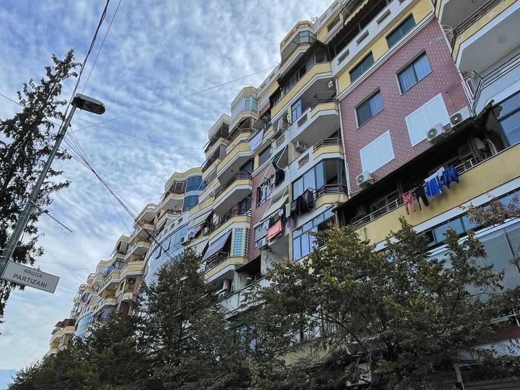 Super Okazion‼Ulet çmimi‼  Shitet Ambient Biznesi tek 21 Dhjetori, Rruga Frederik Shiroka.