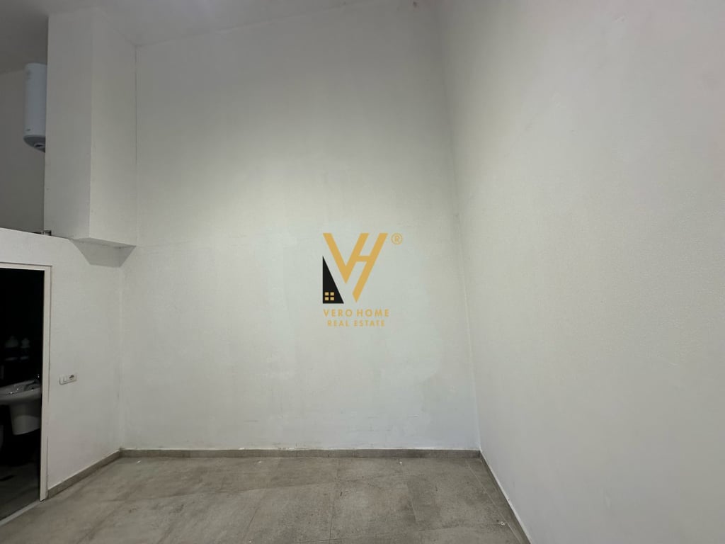 SHOP OF 55 M2 FOR RENT NEAR BARRIKADAVE STREET 850 EURO