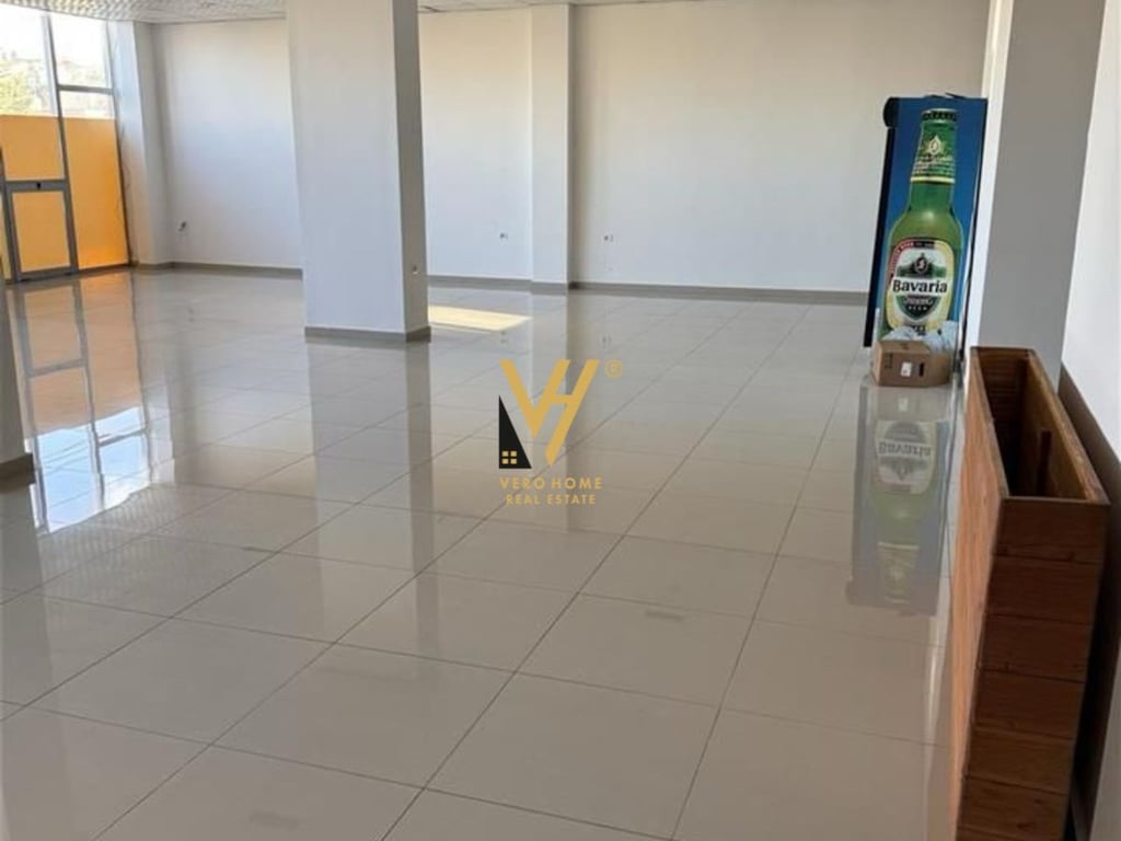 JEPET AMBIENT 180 M2 ME QERA NE PASKUQAN 700 EURO