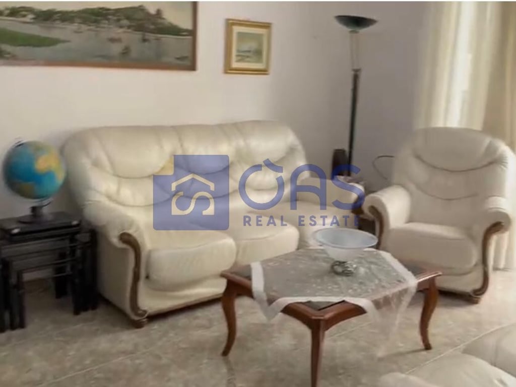 A 2+1 apartment is for rent on Dibra Street.