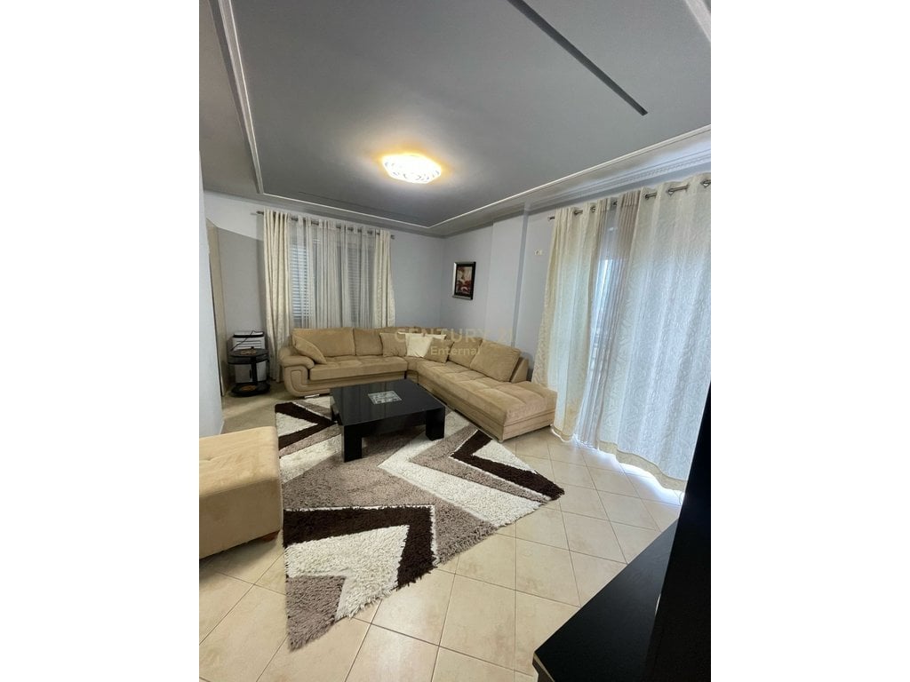 Affittasi 2+1 a Kodra Diellit 600 euro.