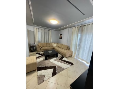 Affittasi 2+1 a Kodra Diellit 600 euro.