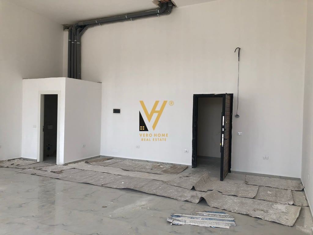 JEPET ZYRE 77 M2 ME QERA TE PORCELANI 600 EURO