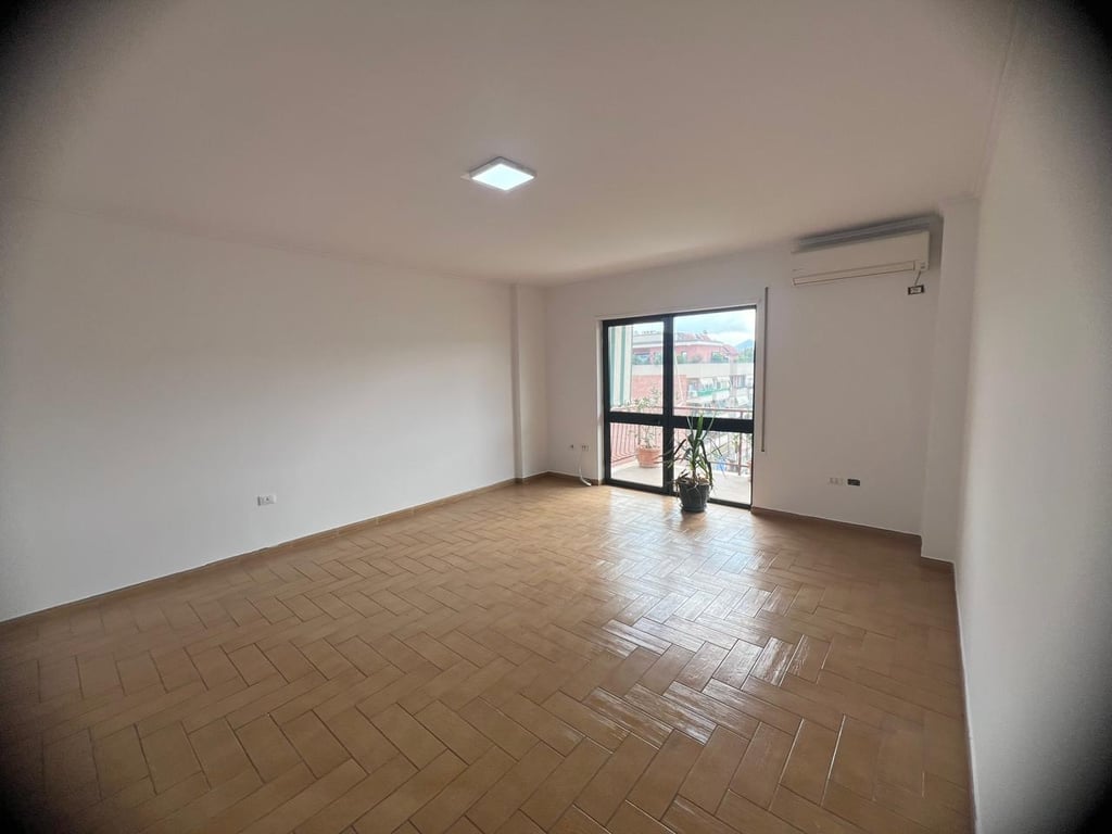 Ufficio in Affitto📍Via Perlat Rexhepi 📌150.000 lek