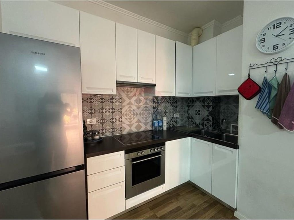 Super apartament 2+1 per qira tek Kompleksi Delijorgji