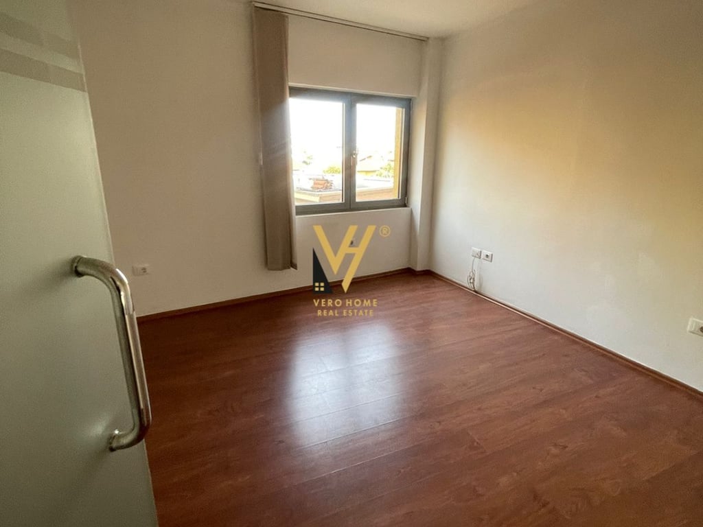 JEPET ZYRE 220 M2 ME QERA TE SELVIA 2.000 EURO