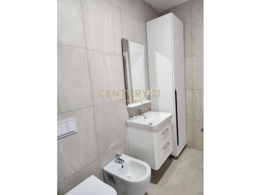 1+1 apartment for rent on Bulevardi i Ri