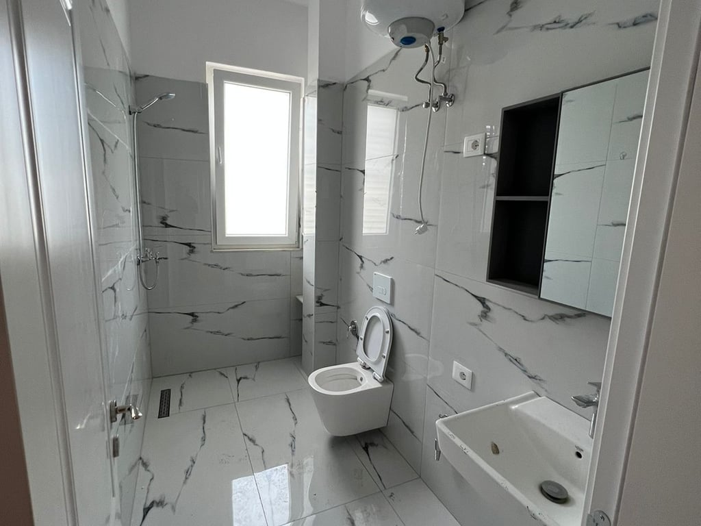 A 2+1 apartment is for rent in Kamez for 400 euros.
